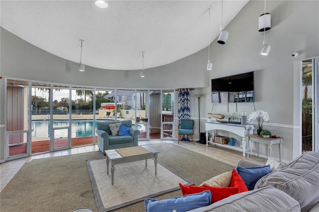 For Sale: $79,400 (2 beds, 2 baths, 930 Square Feet)