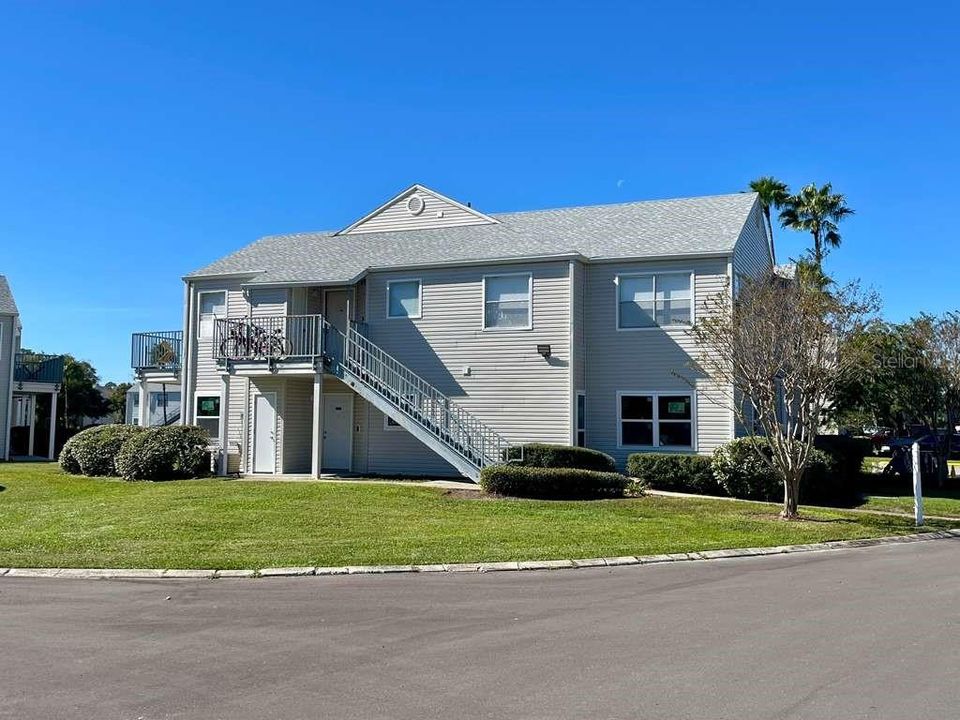 For Sale: $79,400 (2 beds, 2 baths, 930 Square Feet)