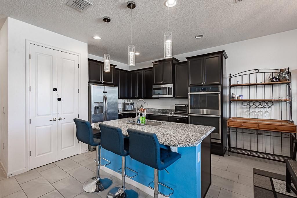 Active With Contract: $355,000 (4 beds, 3 baths, 2476 Square Feet)