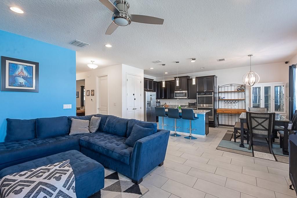 Active With Contract: $355,000 (4 beds, 3 baths, 2476 Square Feet)