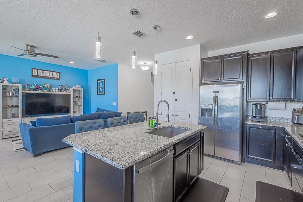 Active With Contract: $355,000 (4 beds, 3 baths, 2476 Square Feet)