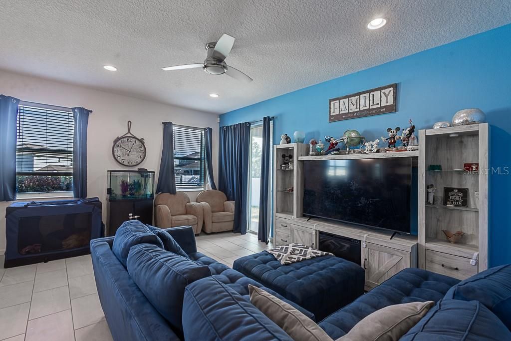 Active With Contract: $355,000 (4 beds, 3 baths, 2476 Square Feet)