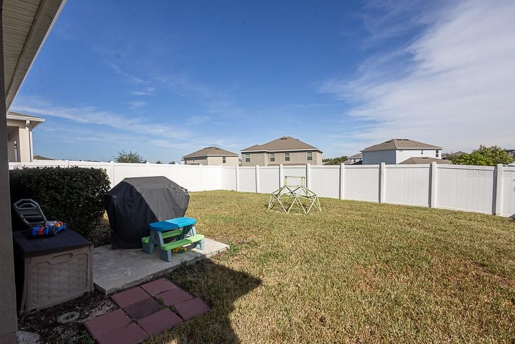 Active With Contract: $355,000 (4 beds, 3 baths, 2476 Square Feet)