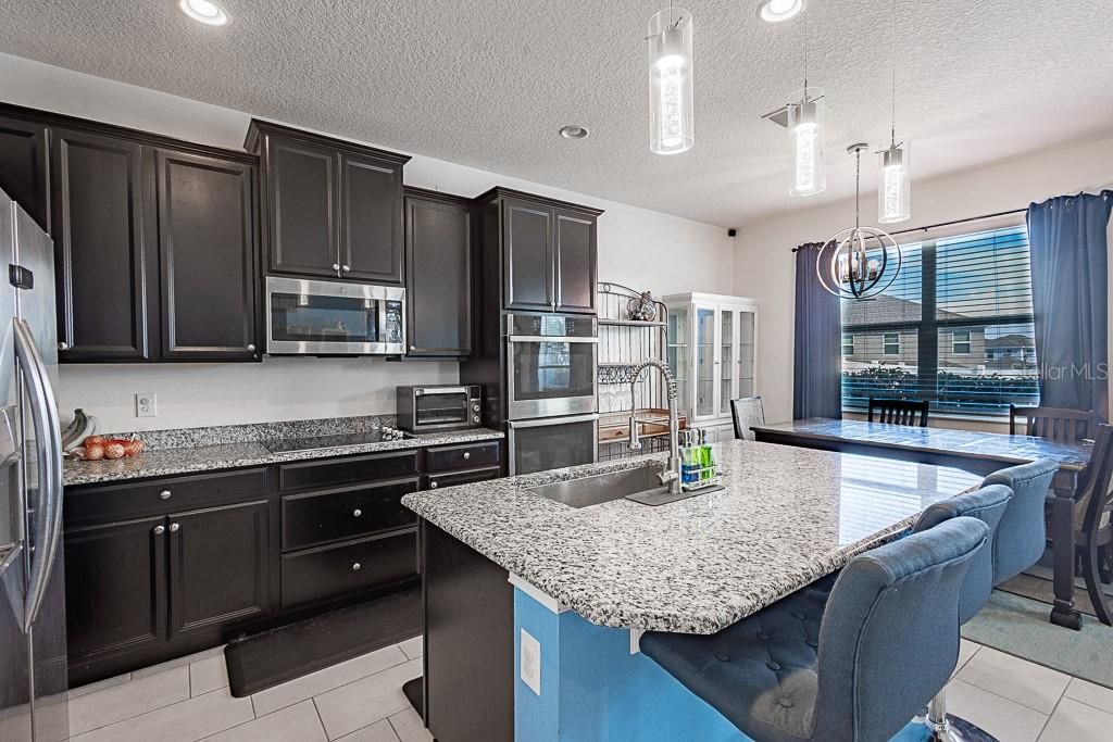 Active With Contract: $355,000 (4 beds, 3 baths, 2476 Square Feet)