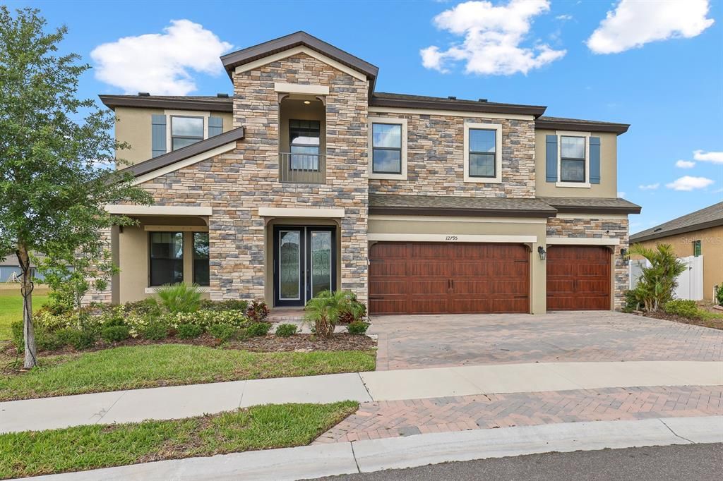 For Sale: $774,500 (5 beds, 4 baths, 3601 Square Feet)