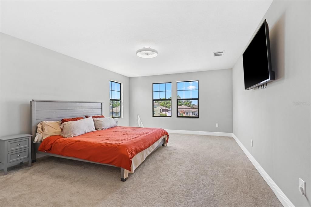 For Sale: $774,500 (5 beds, 4 baths, 3601 Square Feet)