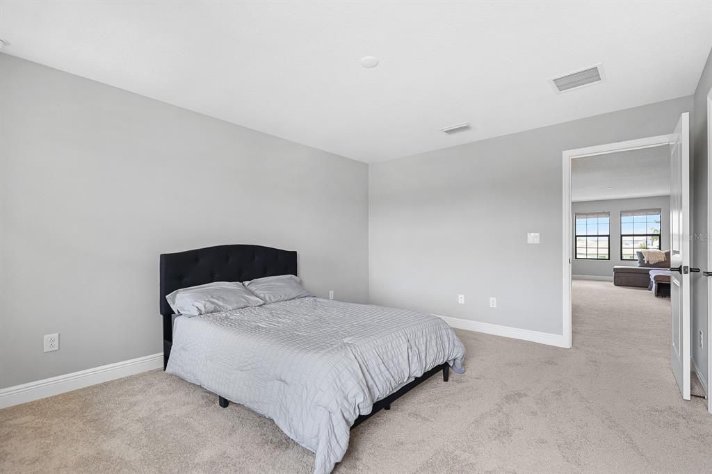 For Sale: $774,500 (5 beds, 4 baths, 3601 Square Feet)