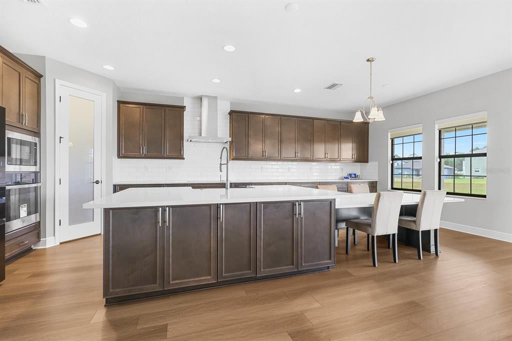 For Sale: $774,500 (5 beds, 4 baths, 3601 Square Feet)