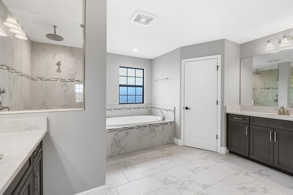 For Sale: $774,500 (5 beds, 4 baths, 3601 Square Feet)