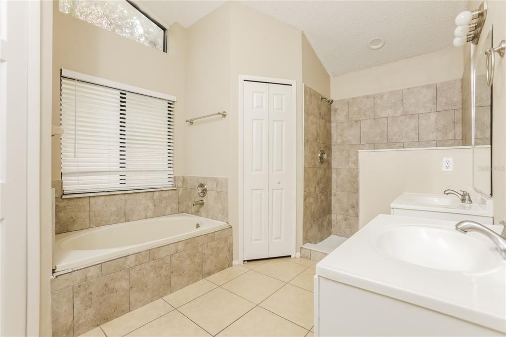 В аренду: $2,325 (3 спален, 2 ванн, 1634 Квадратных фут)