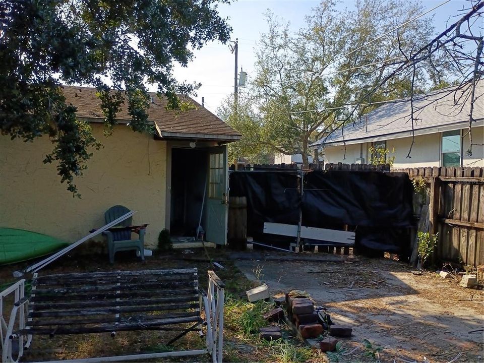 На продажу: $240,000 (2 спален, 1 ванн, 946 Квадратных фут)