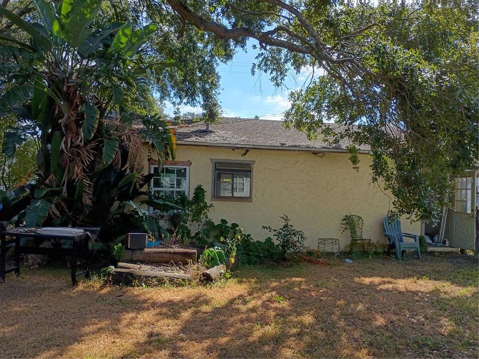 На продажу: $240,000 (2 спален, 1 ванн, 946 Квадратных фут)