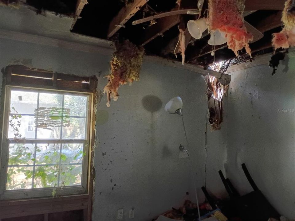 На продажу: $240,000 (2 спален, 1 ванн, 946 Квадратных фут)