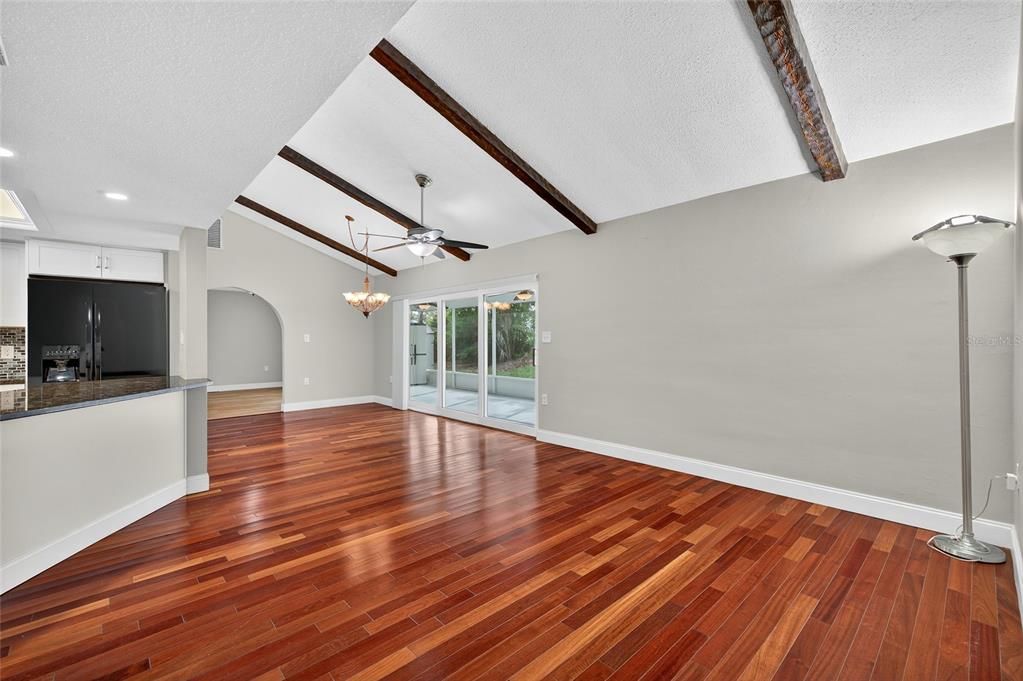 На продажу: $424,900 (4 спален, 2 ванн, 1679 Квадратных фут)