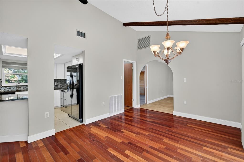 На продажу: $424,900 (4 спален, 2 ванн, 1679 Квадратных фут)