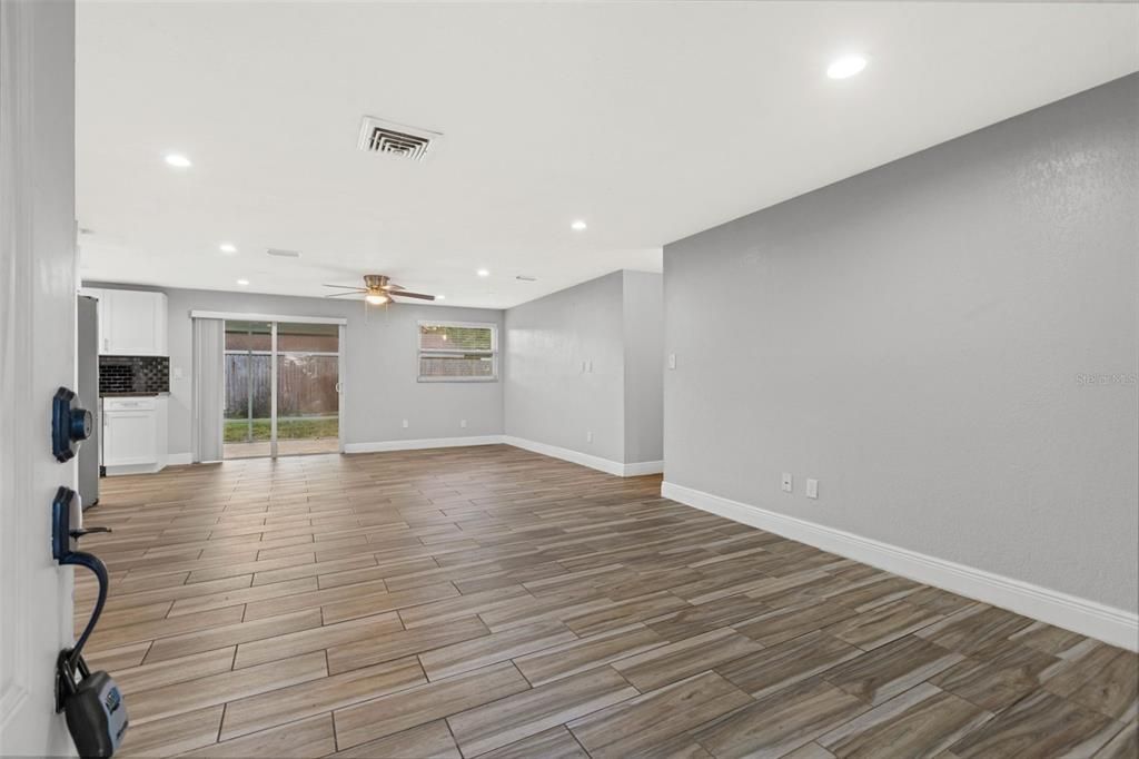 В аренду: $2,500 (3 спален, 2 ванн, 1098 Квадратных фут)