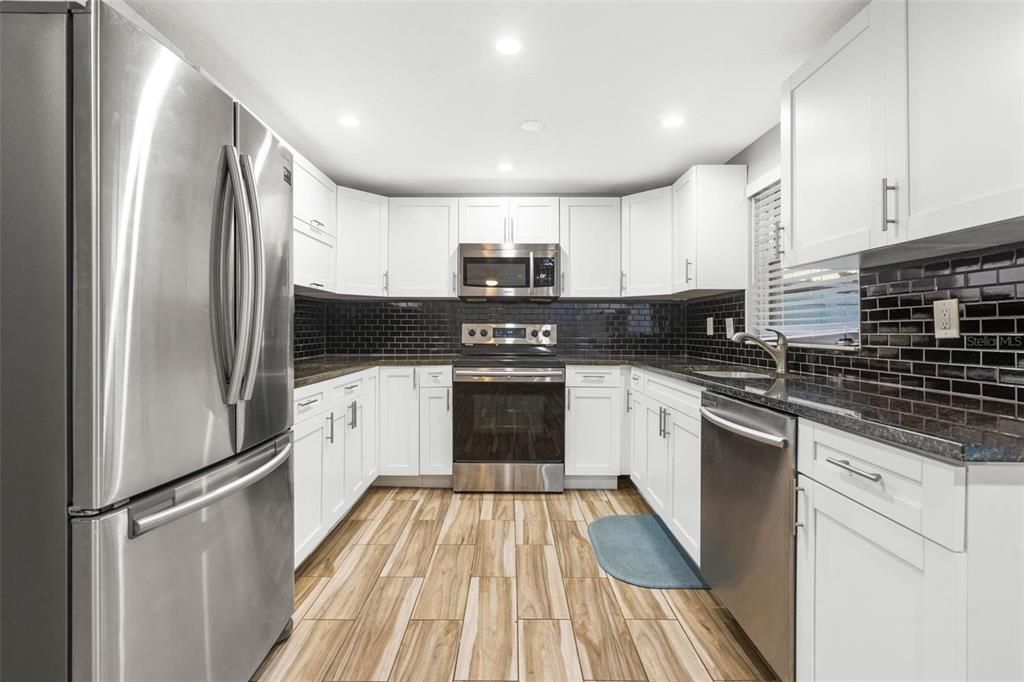 В аренду: $2,500 (3 спален, 2 ванн, 1098 Квадратных фут)