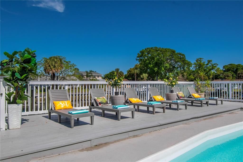 For Sale: $899,000 (5 beds, 3 baths, 2071 Square Feet)