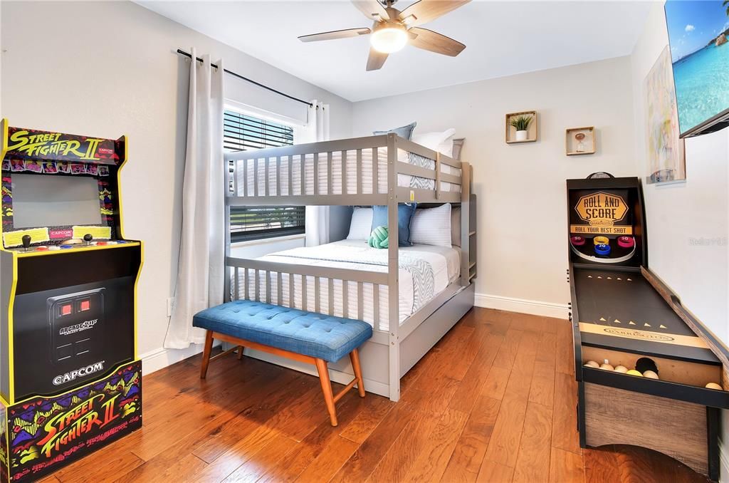 For Sale: $899,000 (5 beds, 3 baths, 2071 Square Feet)