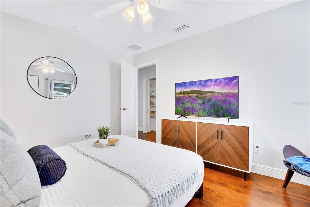 For Sale: $899,000 (5 beds, 3 baths, 2071 Square Feet)