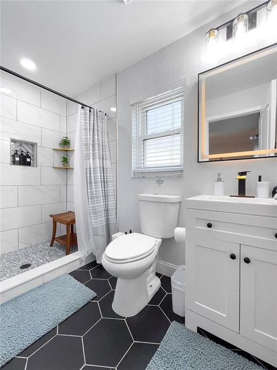 For Sale: $899,000 (5 beds, 3 baths, 2071 Square Feet)