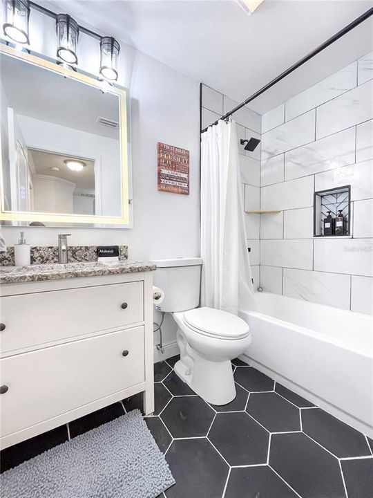 For Sale: $899,000 (5 beds, 3 baths, 2071 Square Feet)