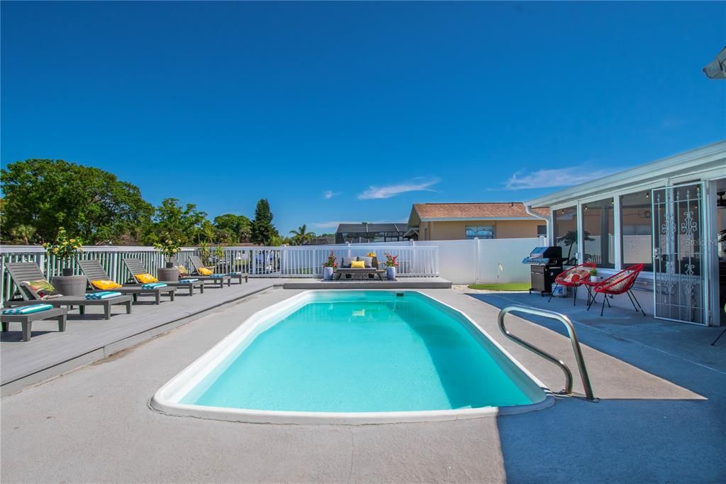 For Sale: $899,000 (5 beds, 3 baths, 2071 Square Feet)