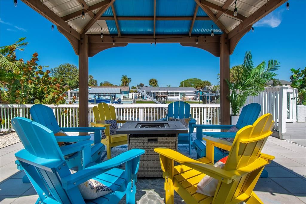 For Sale: $899,000 (5 beds, 3 baths, 2071 Square Feet)