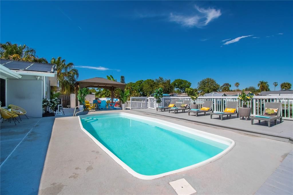 For Sale: $899,000 (5 beds, 3 baths, 2071 Square Feet)