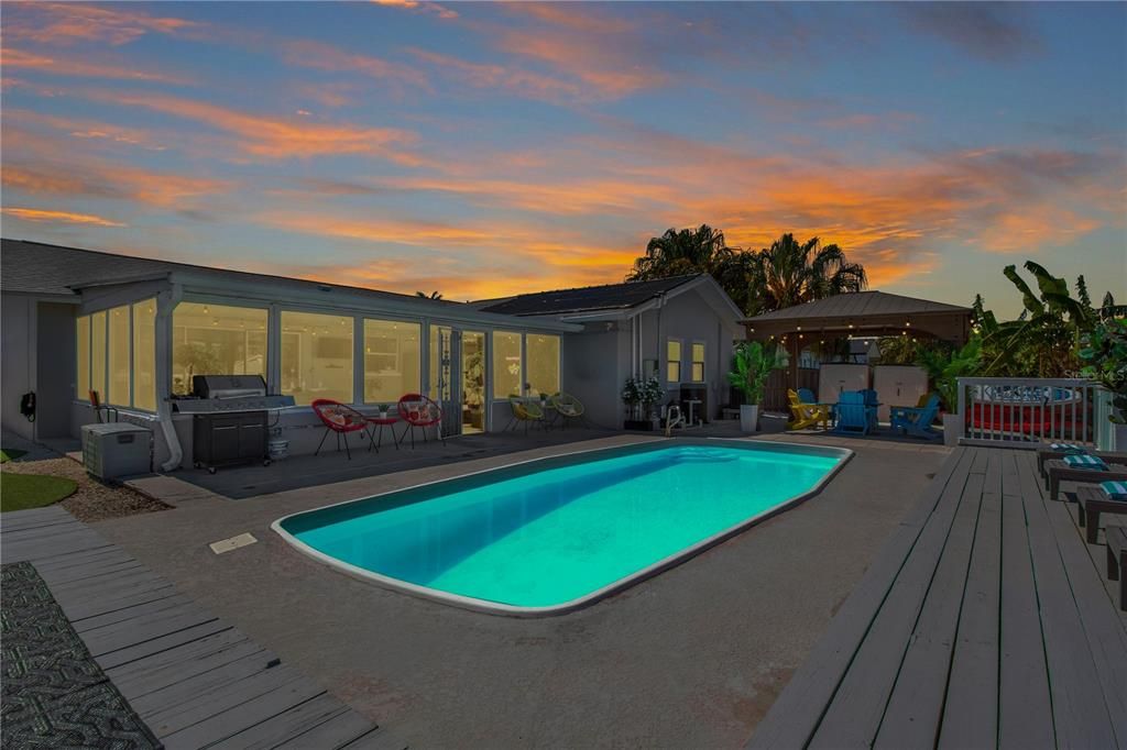 For Sale: $899,000 (5 beds, 3 baths, 2071 Square Feet)