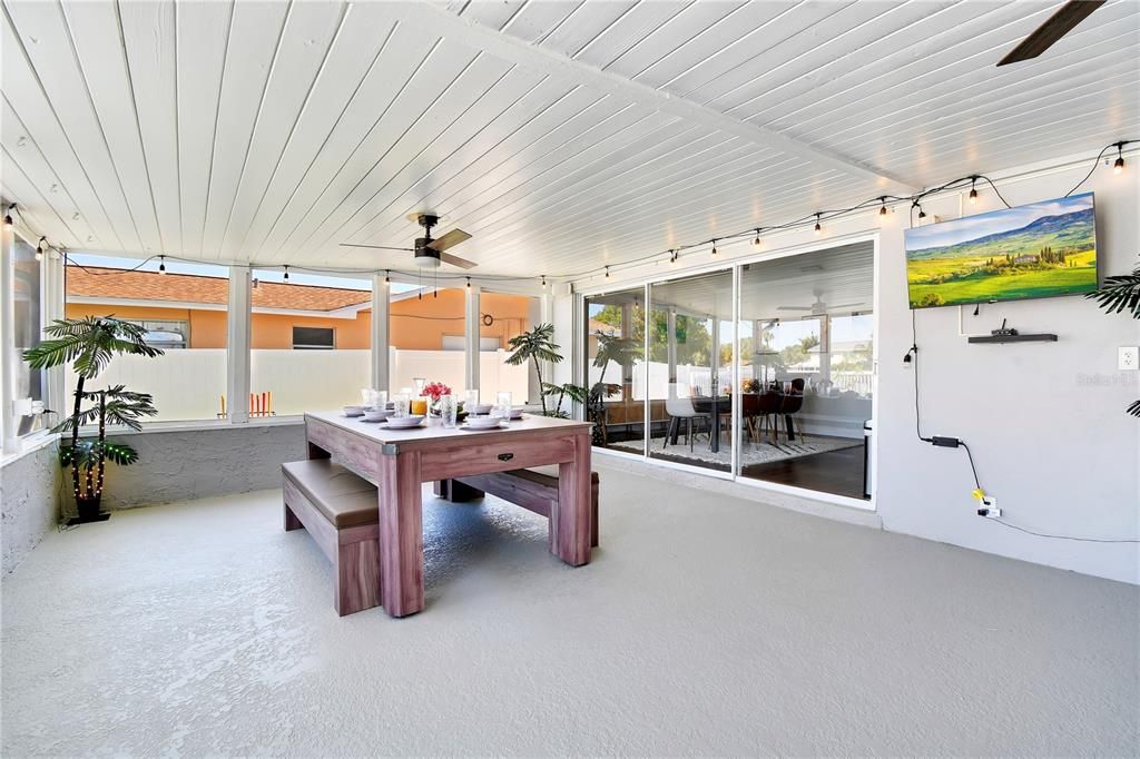 For Sale: $899,000 (5 beds, 3 baths, 2071 Square Feet)