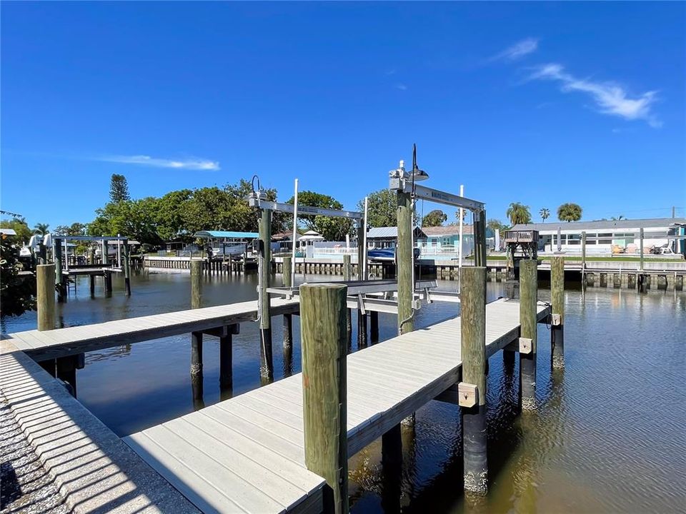 For Sale: $899,000 (5 beds, 3 baths, 2071 Square Feet)