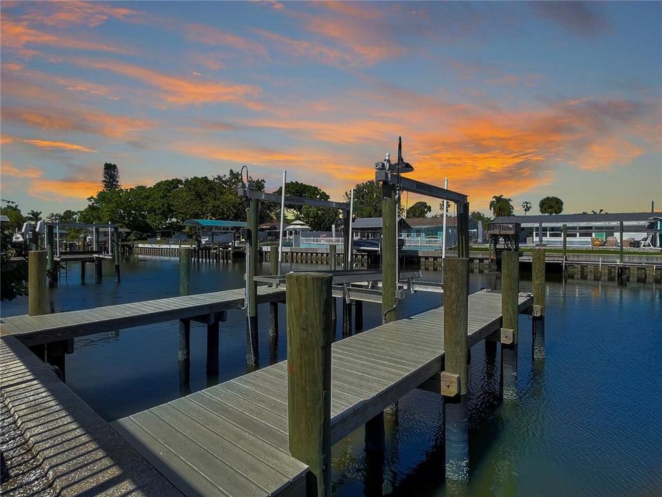 For Sale: $899,000 (5 beds, 3 baths, 2071 Square Feet)