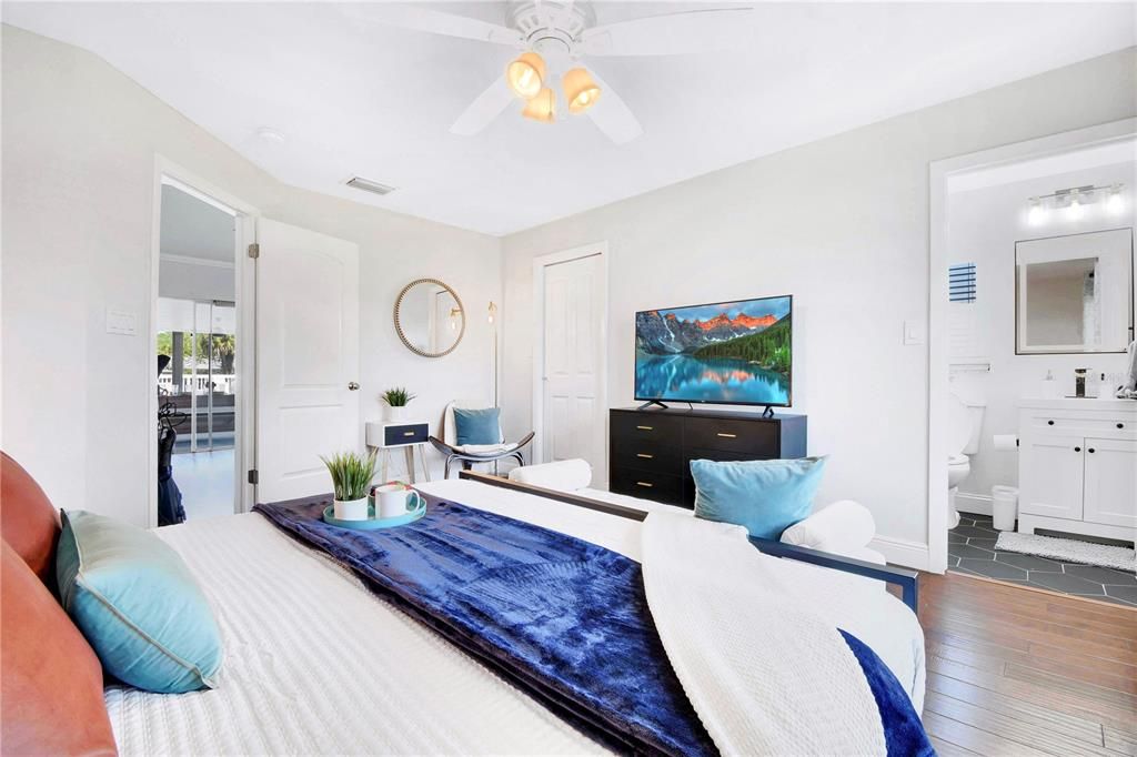 For Sale: $899,000 (5 beds, 3 baths, 2071 Square Feet)