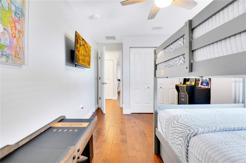 For Sale: $899,000 (5 beds, 3 baths, 2071 Square Feet)