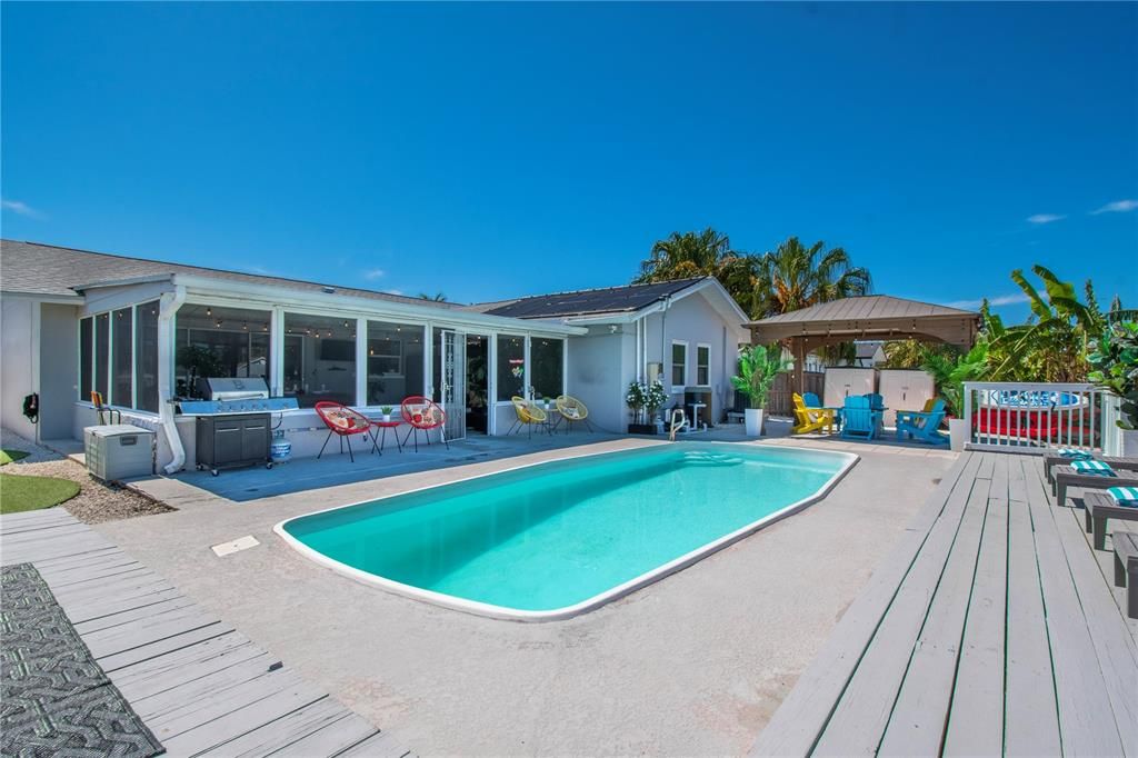 For Sale: $899,000 (5 beds, 3 baths, 2071 Square Feet)