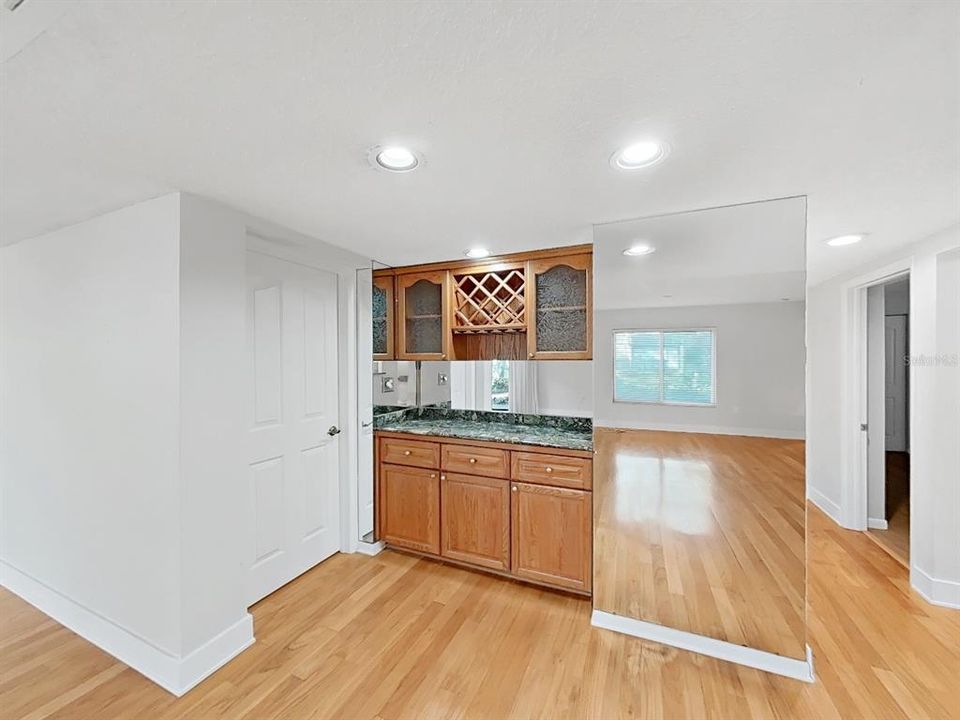 На продажу: $275,000 (2 спален, 2 ванн, 1460 Квадратных фут)