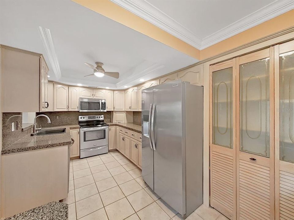 На продажу: $275,000 (2 спален, 2 ванн, 1460 Квадратных фут)