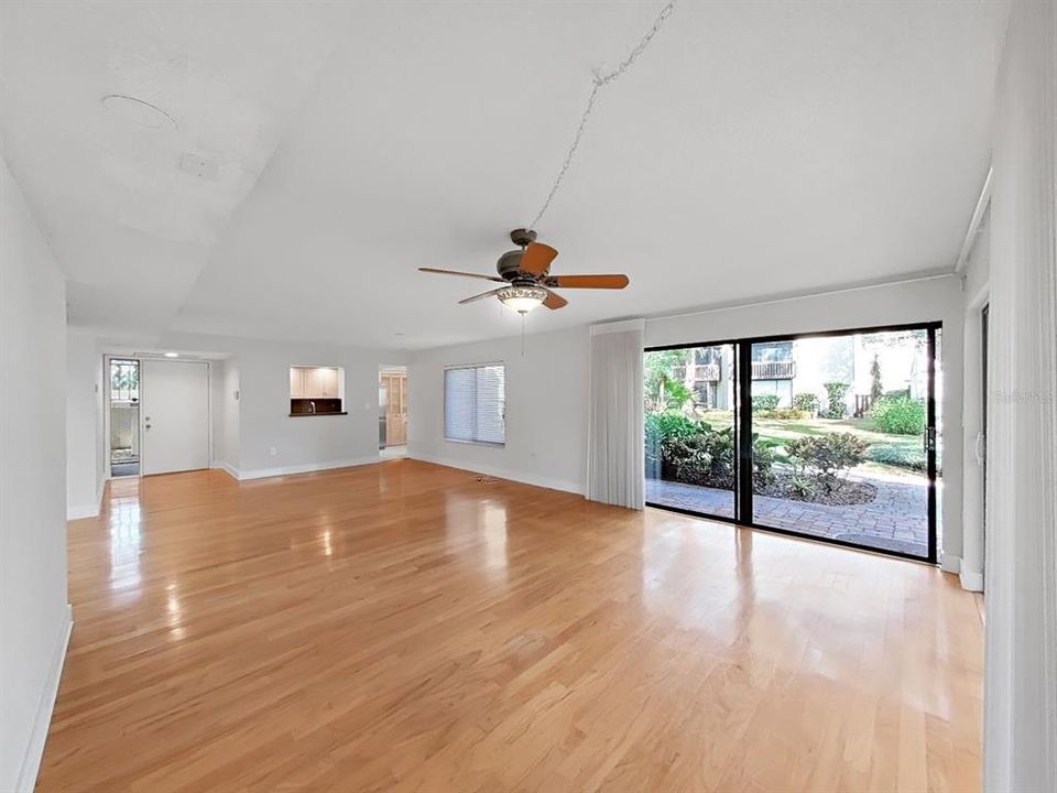 На продажу: $275,000 (2 спален, 2 ванн, 1460 Квадратных фут)