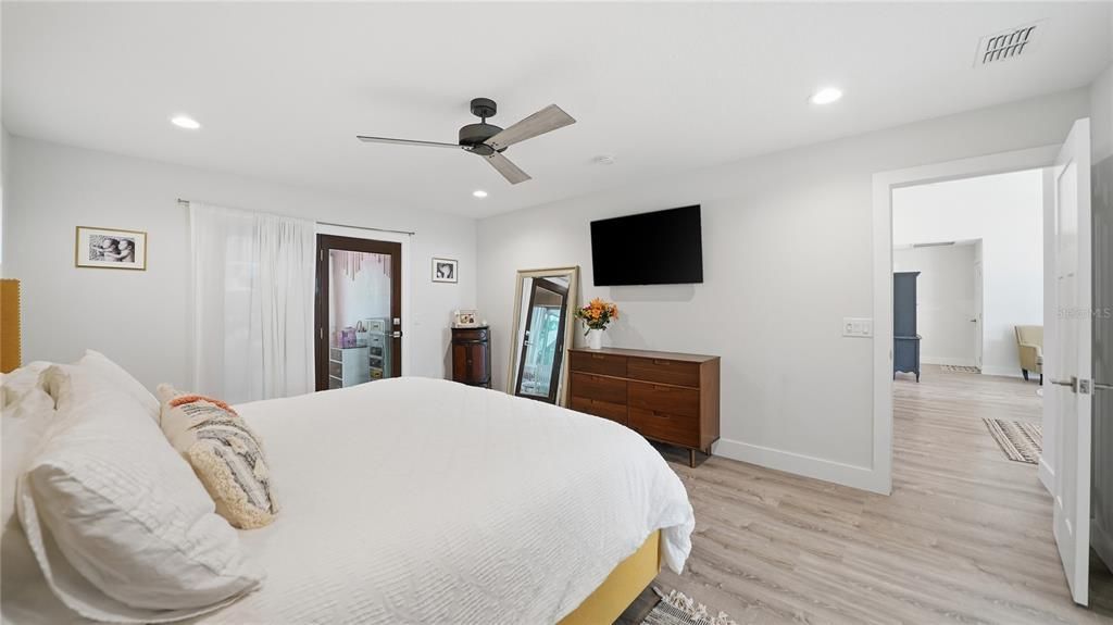 Active With Contract: $924,990 (3 beds, 2 baths, 2309 Square Feet)