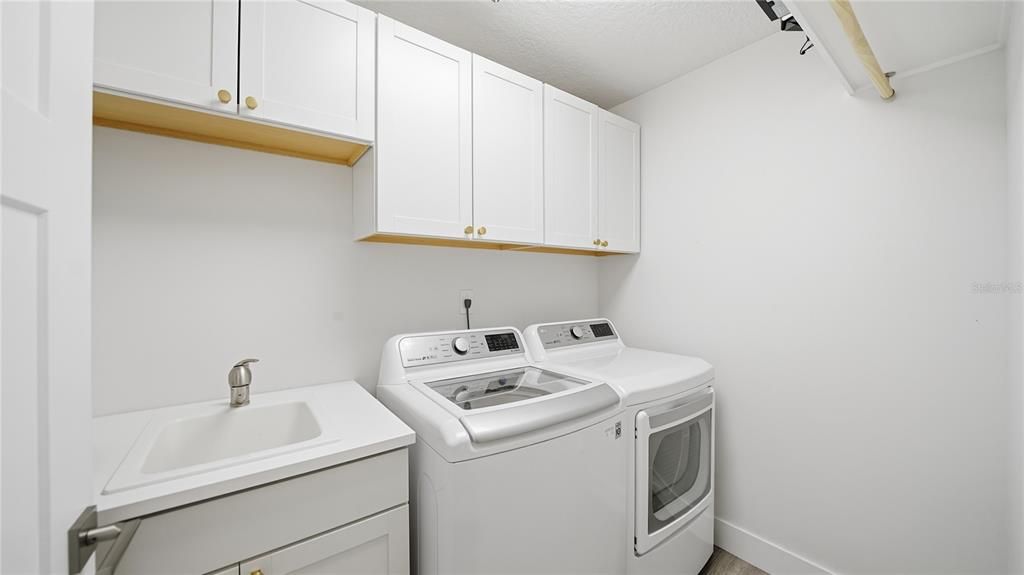 Active With Contract: $924,990 (3 beds, 2 baths, 2309 Square Feet)