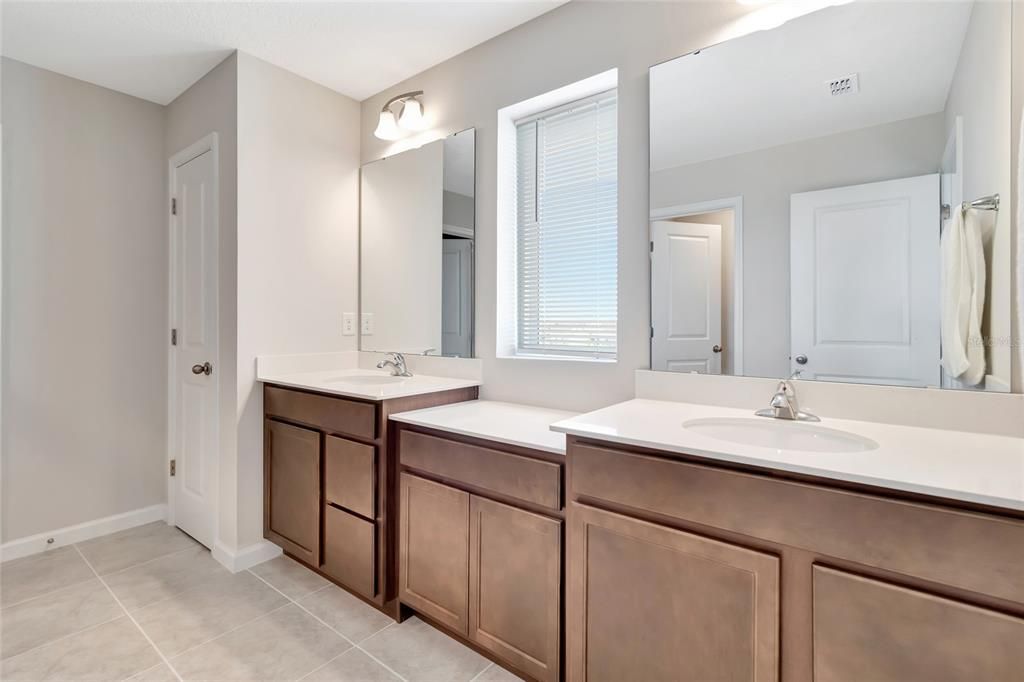 待售: $425,000 (4 贝兹, 3 浴室, 2752 平方英尺)