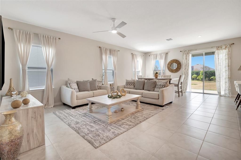 待售: $425,000 (4 贝兹, 3 浴室, 2752 平方英尺)