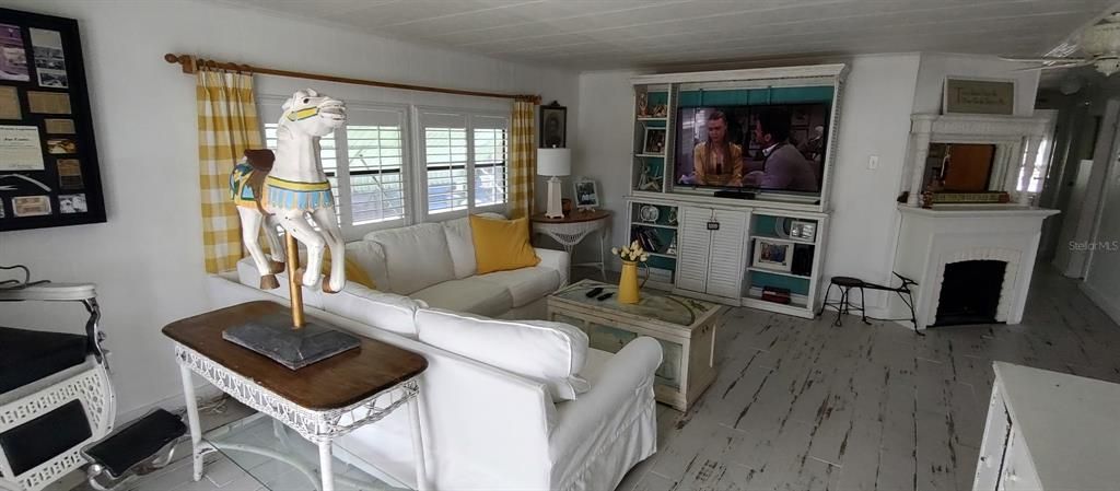 En Venta: $270,000 (2 camas, 2 baños, 1248 Pies cuadrados)