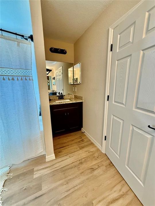 合同活跃: $285,000 (4 贝兹, 2 浴室, 1747 平方英尺)