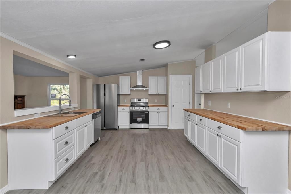 For Sale: $269,900 (3 beds, 2 baths, 1826 Square Feet)