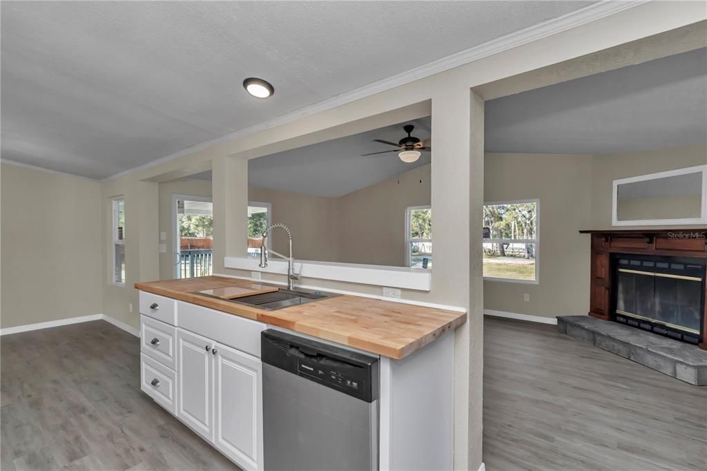 For Sale: $269,900 (3 beds, 2 baths, 1826 Square Feet)