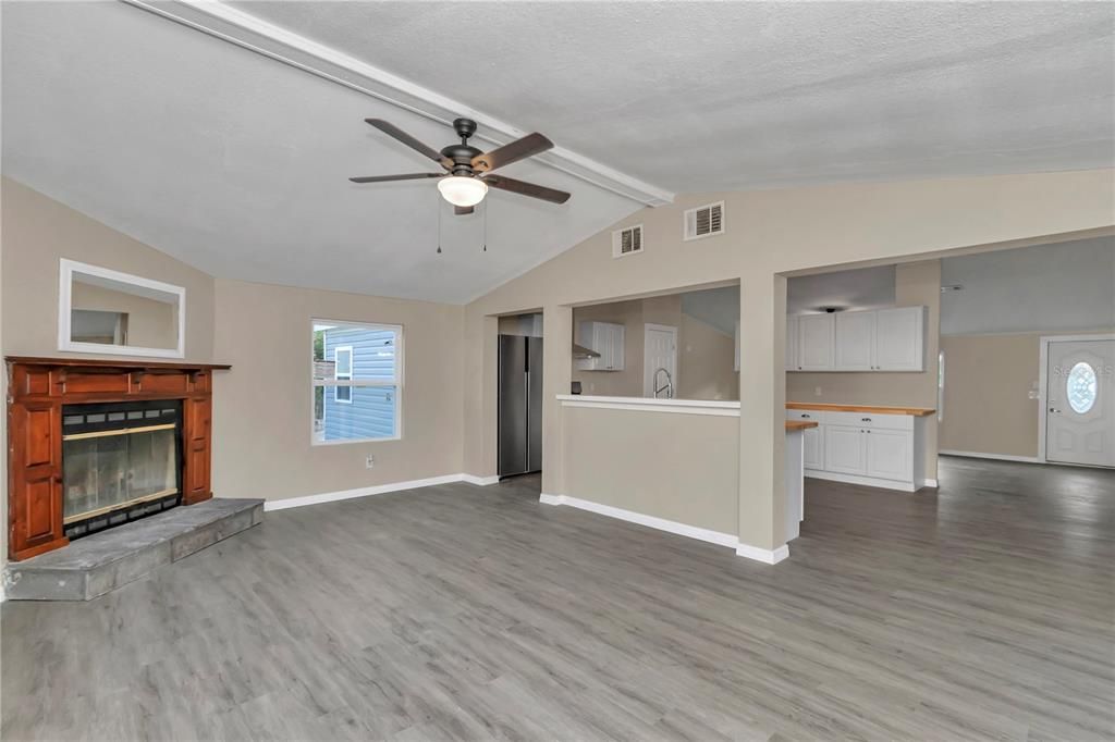 For Sale: $269,900 (3 beds, 2 baths, 1826 Square Feet)