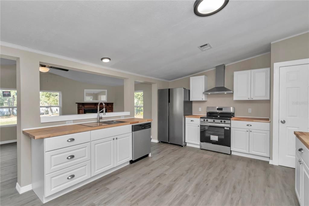 For Sale: $269,900 (3 beds, 2 baths, 1826 Square Feet)