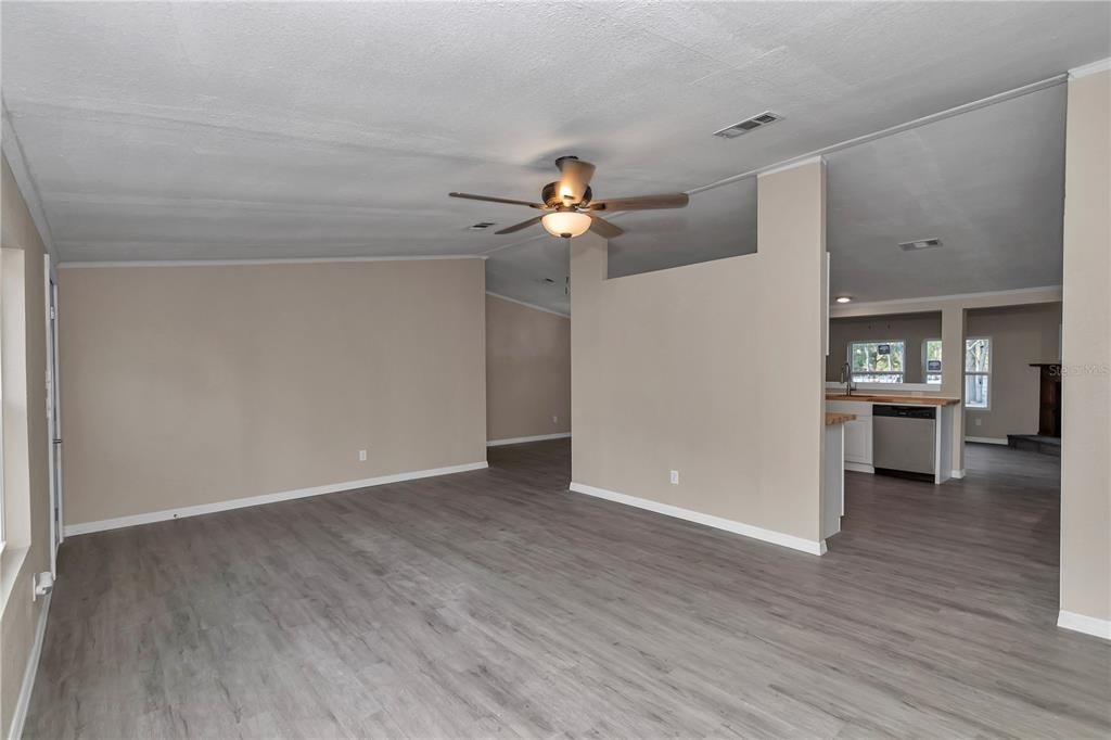 For Sale: $269,900 (3 beds, 2 baths, 1826 Square Feet)